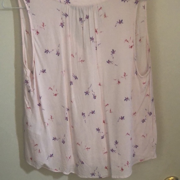 Banana Republic; Nice light pink, comfortable women’s top! - Picture 4 of 4